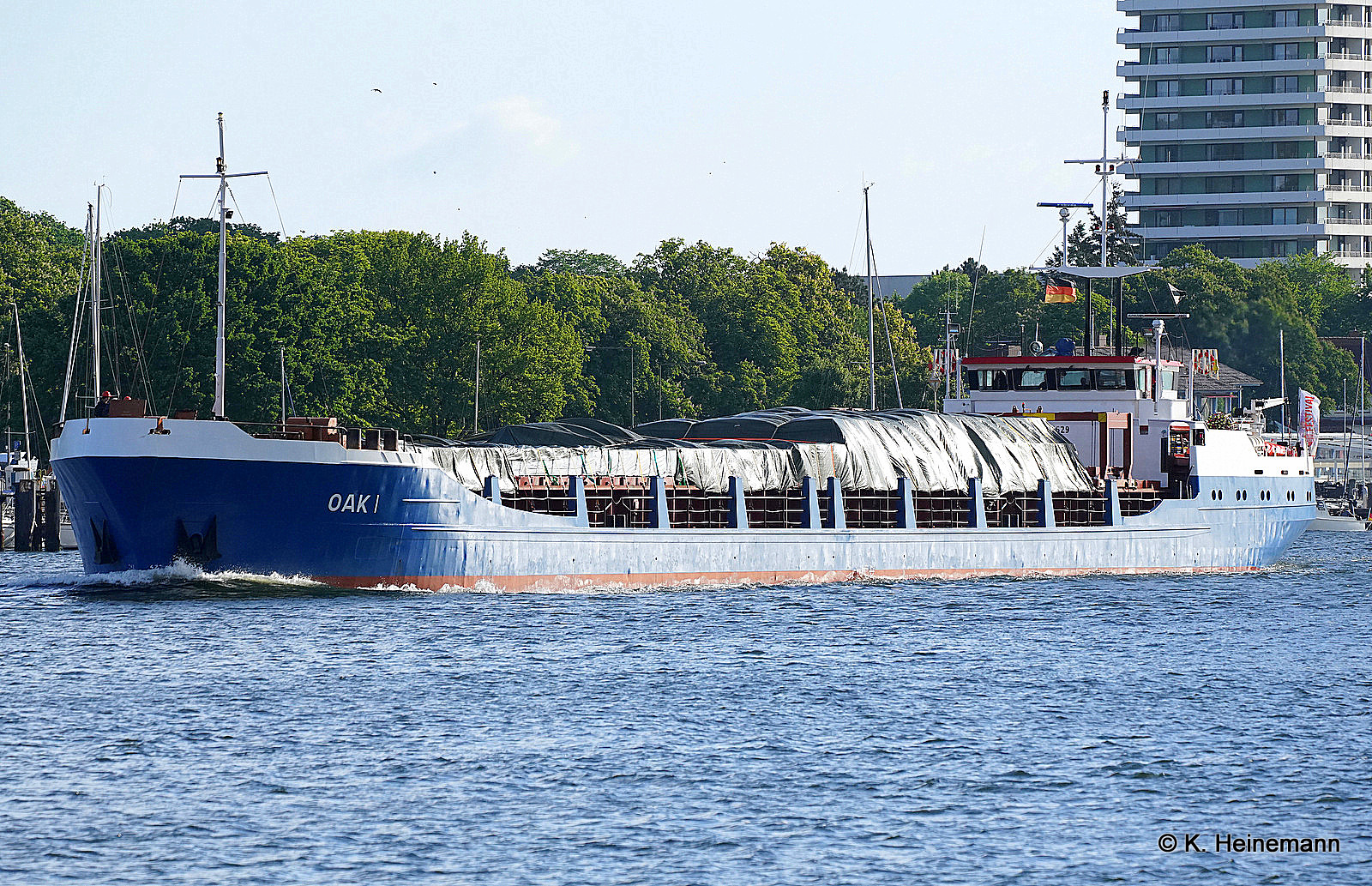 Lettisches Küstenmotorschiff in Lübeck festgehalten – Lübecker  Hafenrundschau